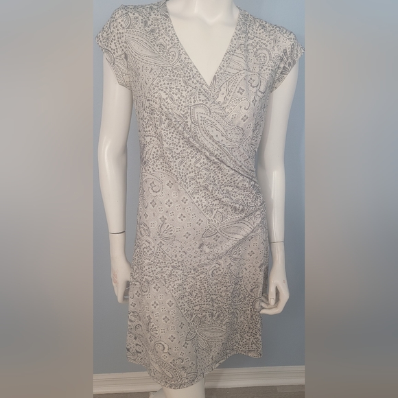 Athleta Nectar faux wrap white and gray athletic dress size small - Picture 5 of 9